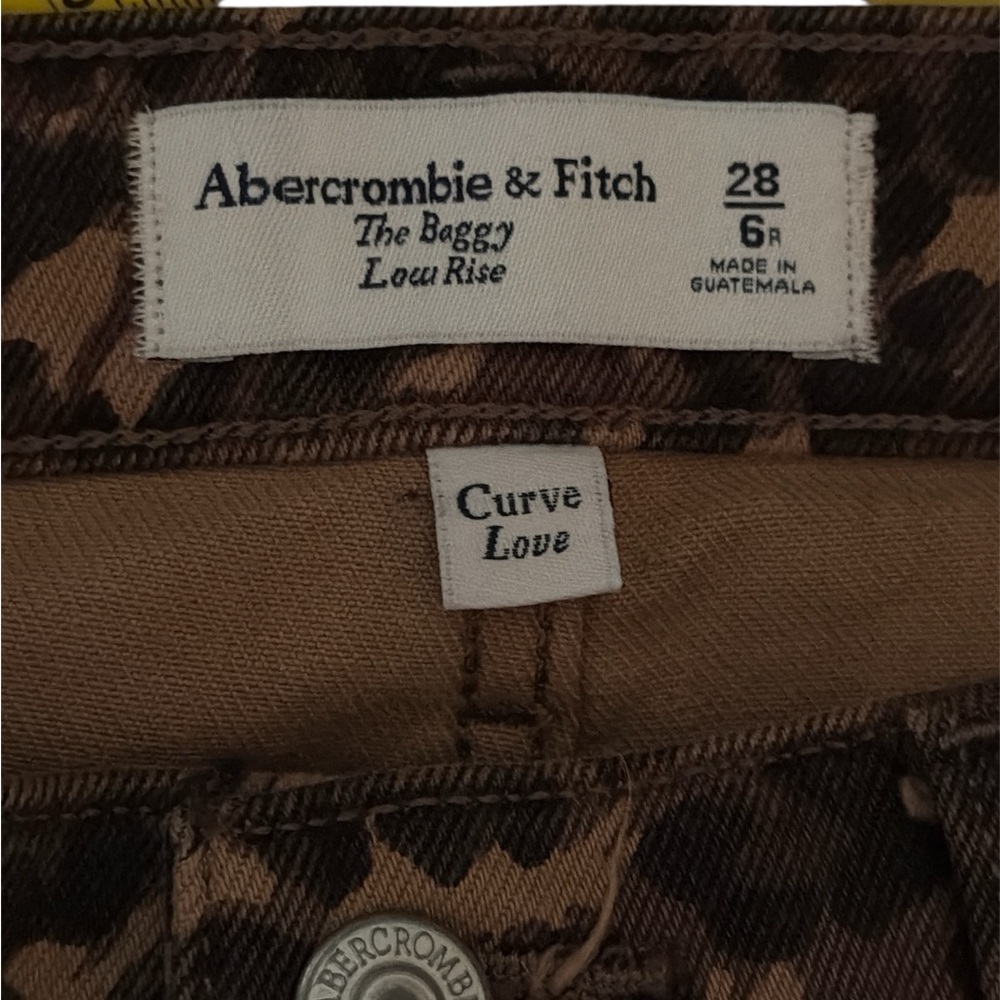 Abercrombie and Fitch Low Rise Curve Love Jeans - Picture 3 of 4